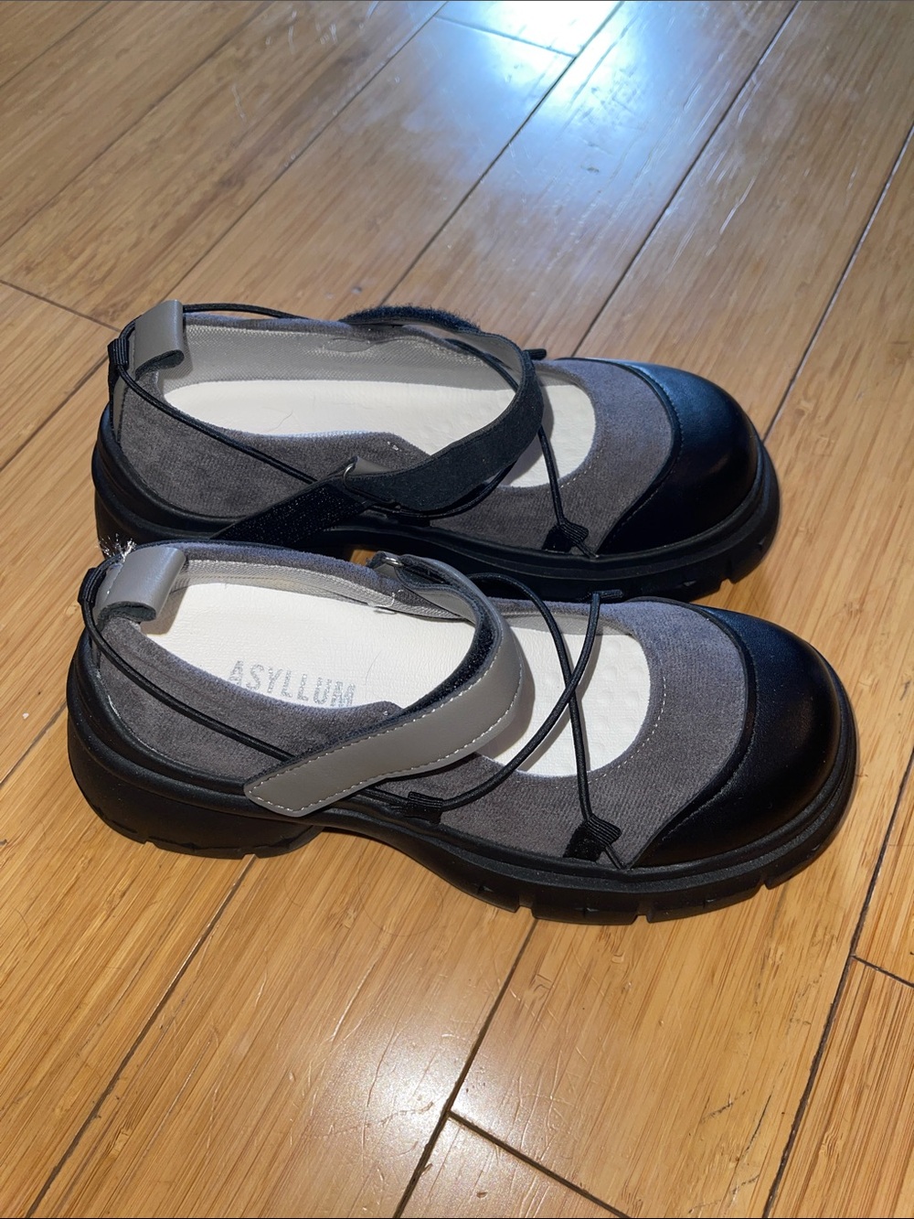 Avery Mary Jane Gray and Black Sneakers. Fabric and vegan leather. - Picture 3 of 4